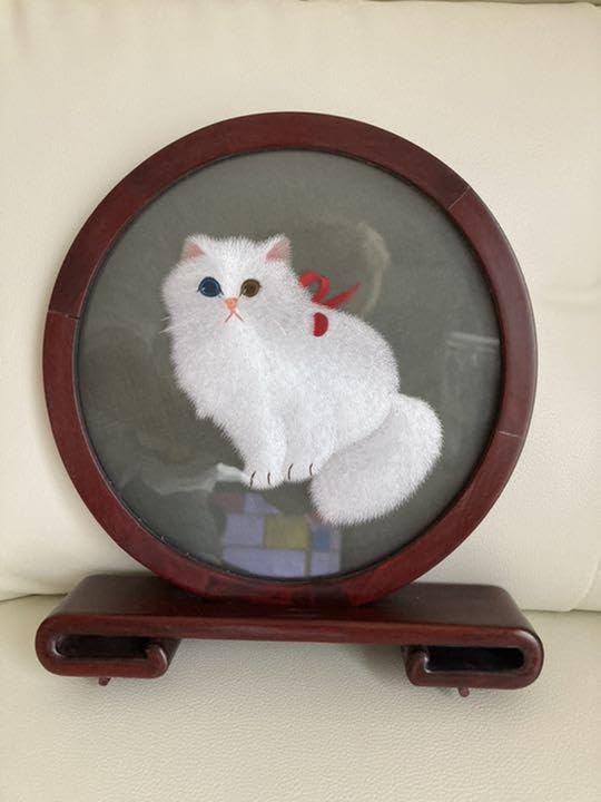 中国美術 蘇州刺繍 壽畫圖 猫と薔薇 蝶図 作者銘入 額装大判シルクアート 中国美術 蘇州刺繍 壽畫圖 猫と薔薇 蝶図 作者銘入 額装大判